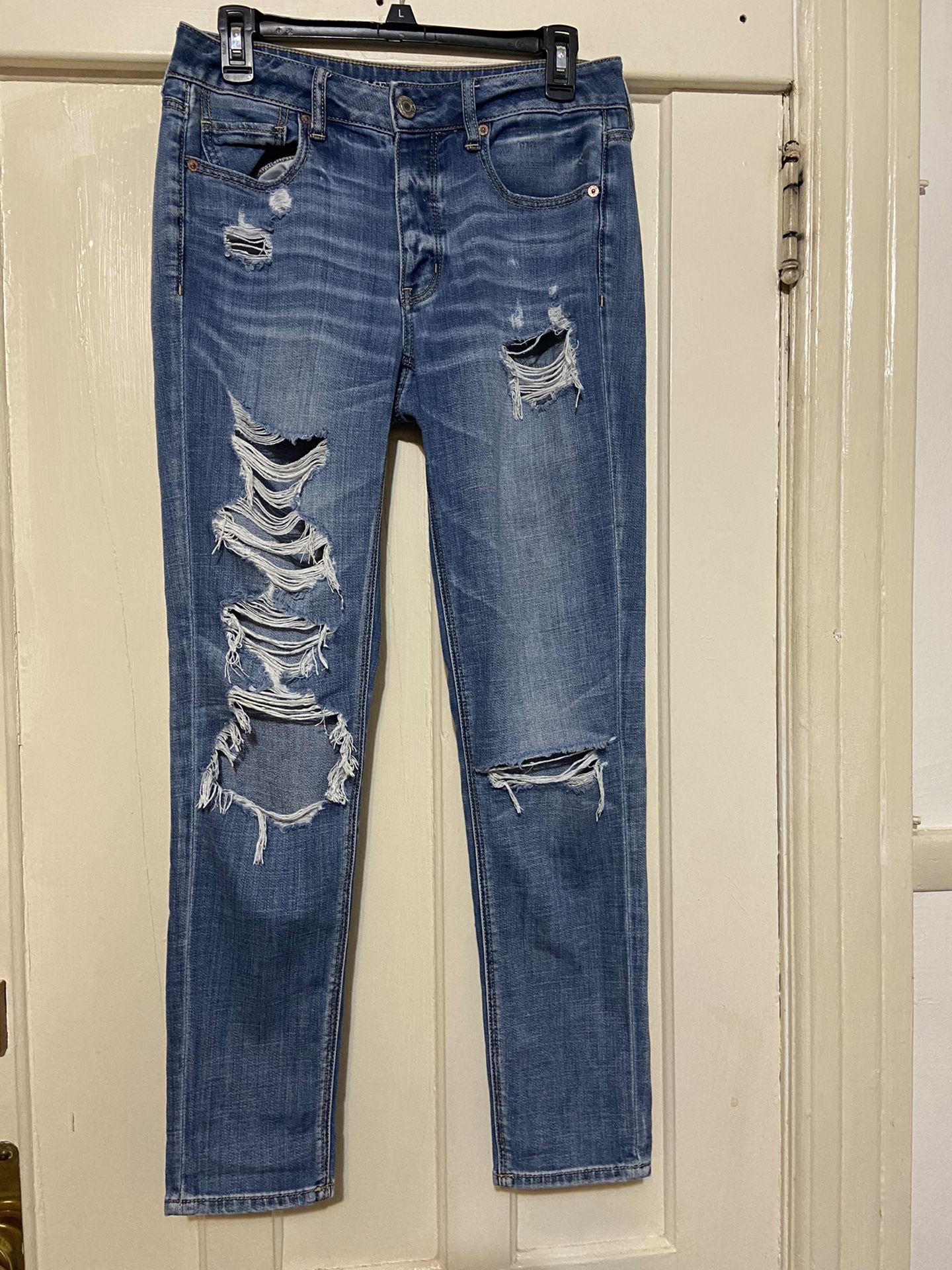 American Eagle Outfitters Women’s Tom girl Ripped Jeans Size 4