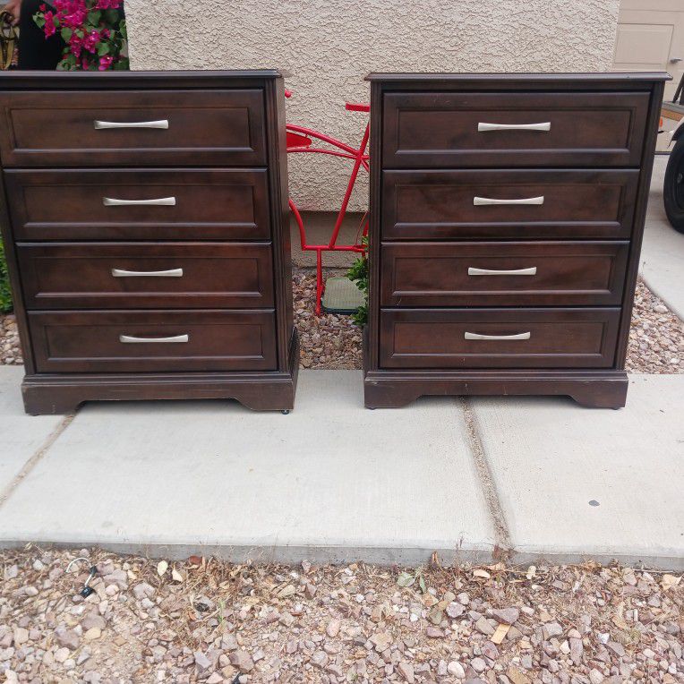2 Big Night Stands With 4 Drawers