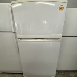 KENMORE 33” TOP AND BOTTOM REFRIGERATOR 