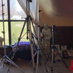 5 Used Tripods In Very Good Condition Get All 5 For 150 Dollars 