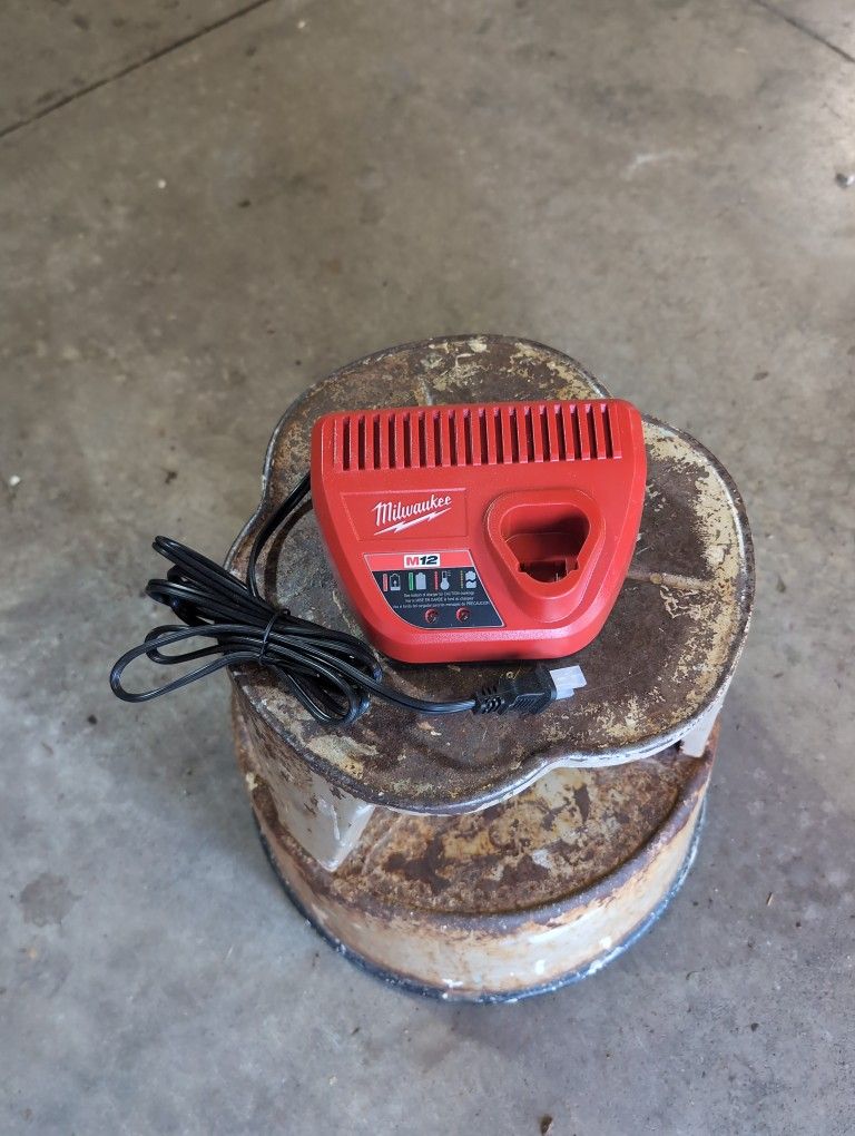 Milwaukee M12 Battery Charger