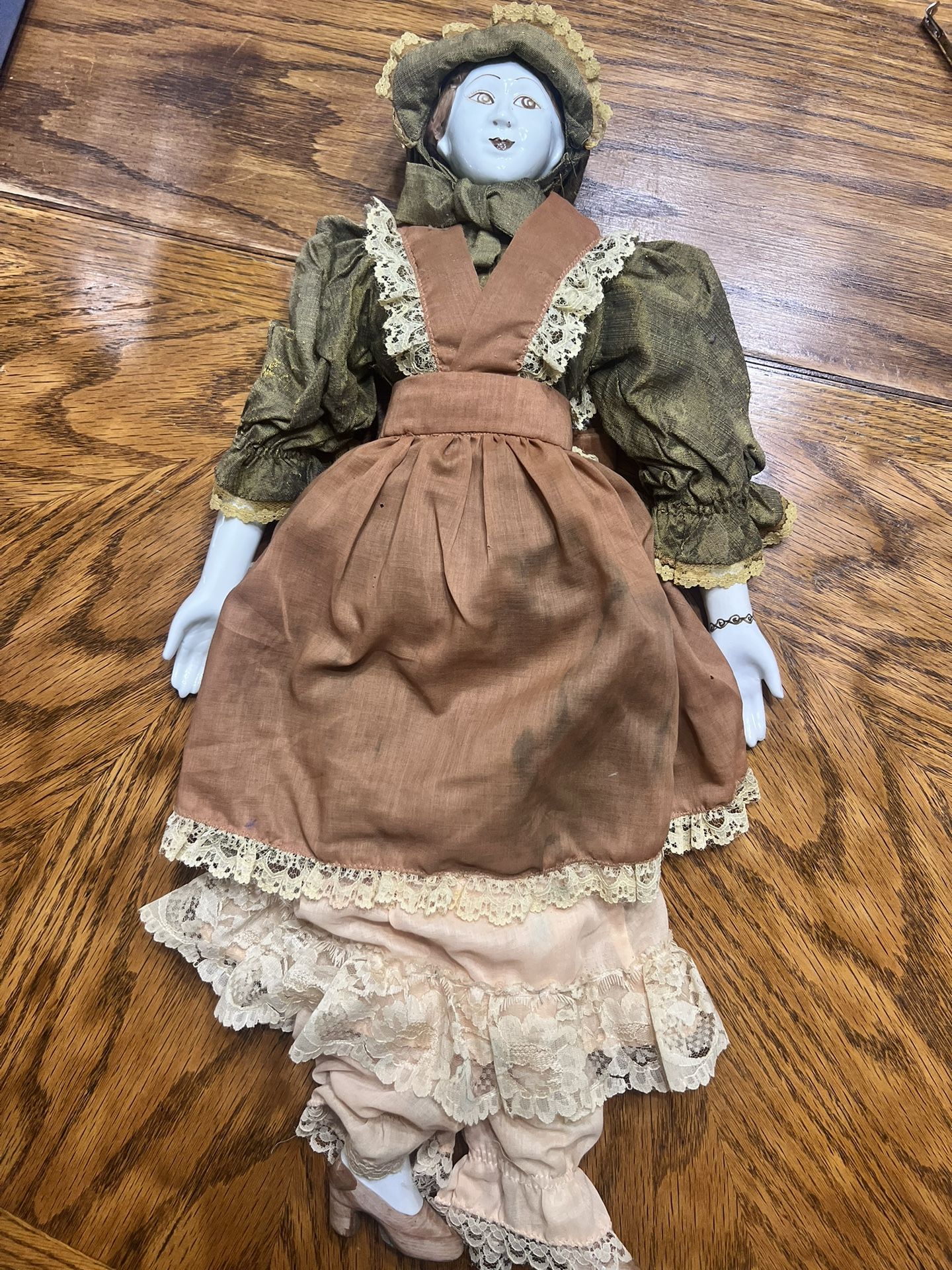 ANTIQUE Poreclein Victorian period doll