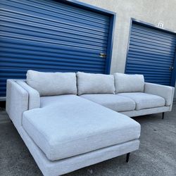 Living Spaces Sectional Couch 🛻Delivery Available🛻