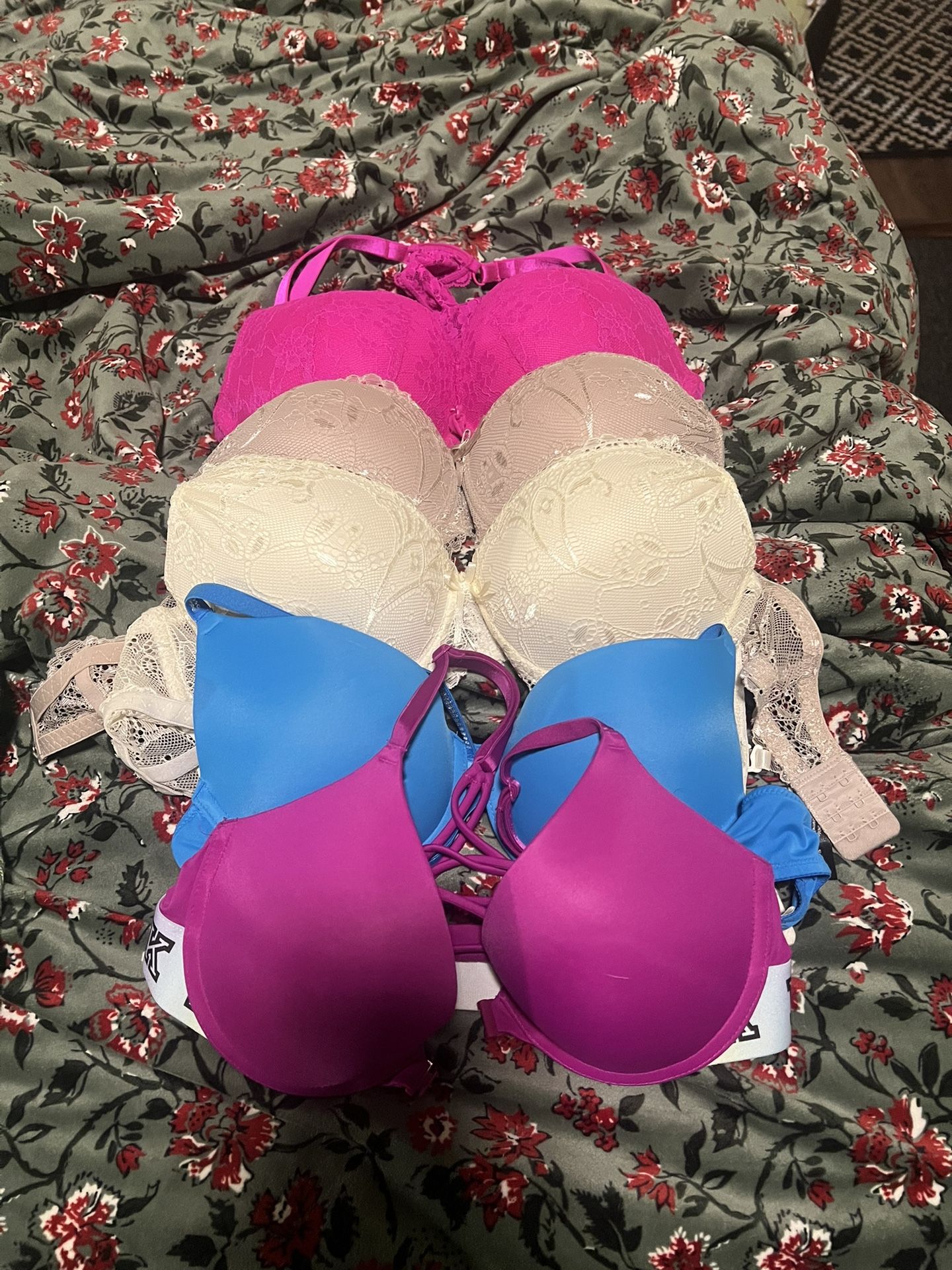 victoria secret bras/sweater & miss me jeans 