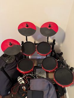EXPANDED DRUM KIT Alesis Nitro Mesh Special Edition (Rare 4-Tom Setup!)