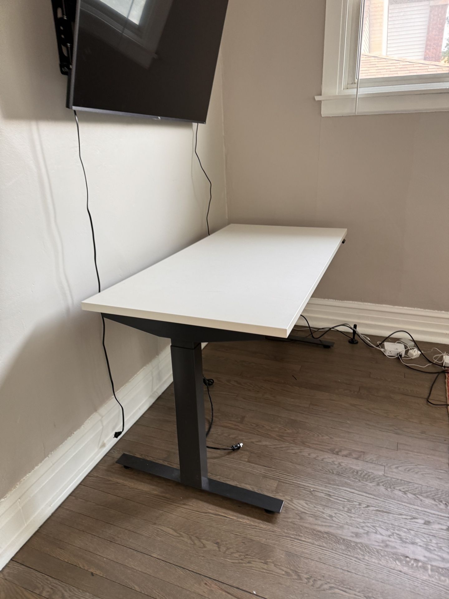 Herman Miller Nevi Sit to Stand Desk ($1200 New)