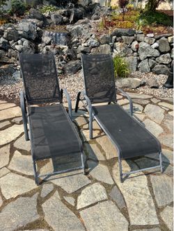Set of 2 Patio Loungers
