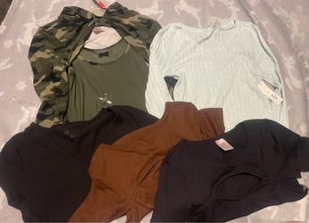 Women’s small clothing bundle