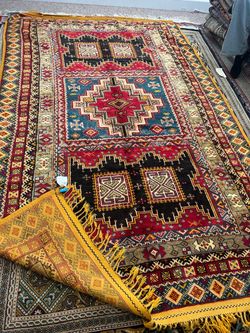 5x8 ft Morrocan handmade wool rug