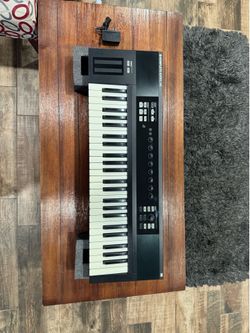 Native Instruments Komplete Kontrol S49 + Quik Lok Keyboard Stand - Clean w/ Box & Power Supply
