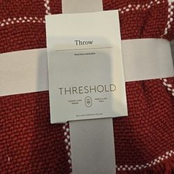 Bedroom Essentials Bundle – Sheets, Bedskirts & Cozy Throw!