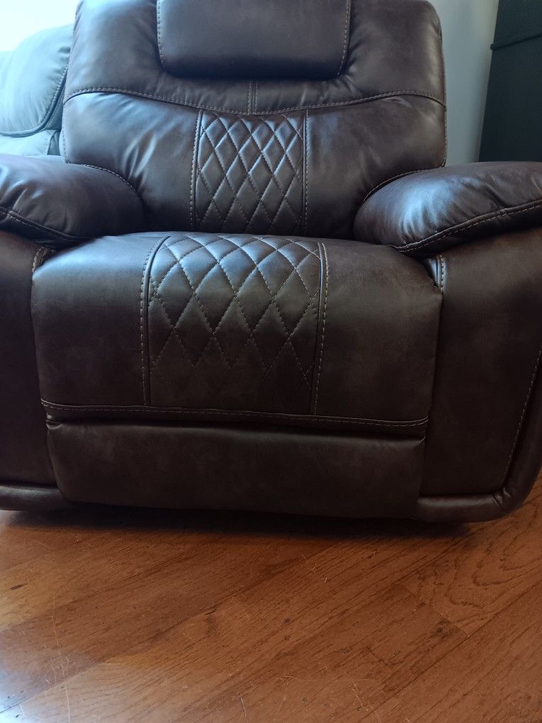 *Weekly Feature!!!*---Stunning Leather Reclining Chairs---Now $399!!!---Delivery And Financing😎