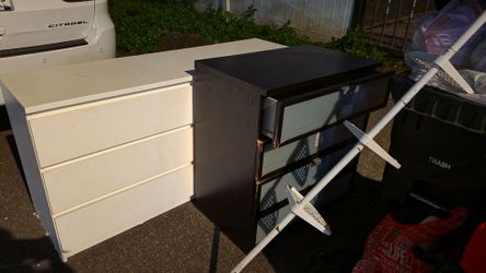 Free stuff moved out Pick up or its garbage