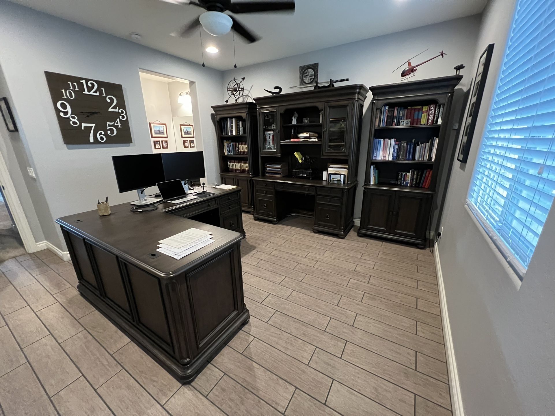 Executive Office Desk Set for Sale in Gilbert, AZ OfferUp