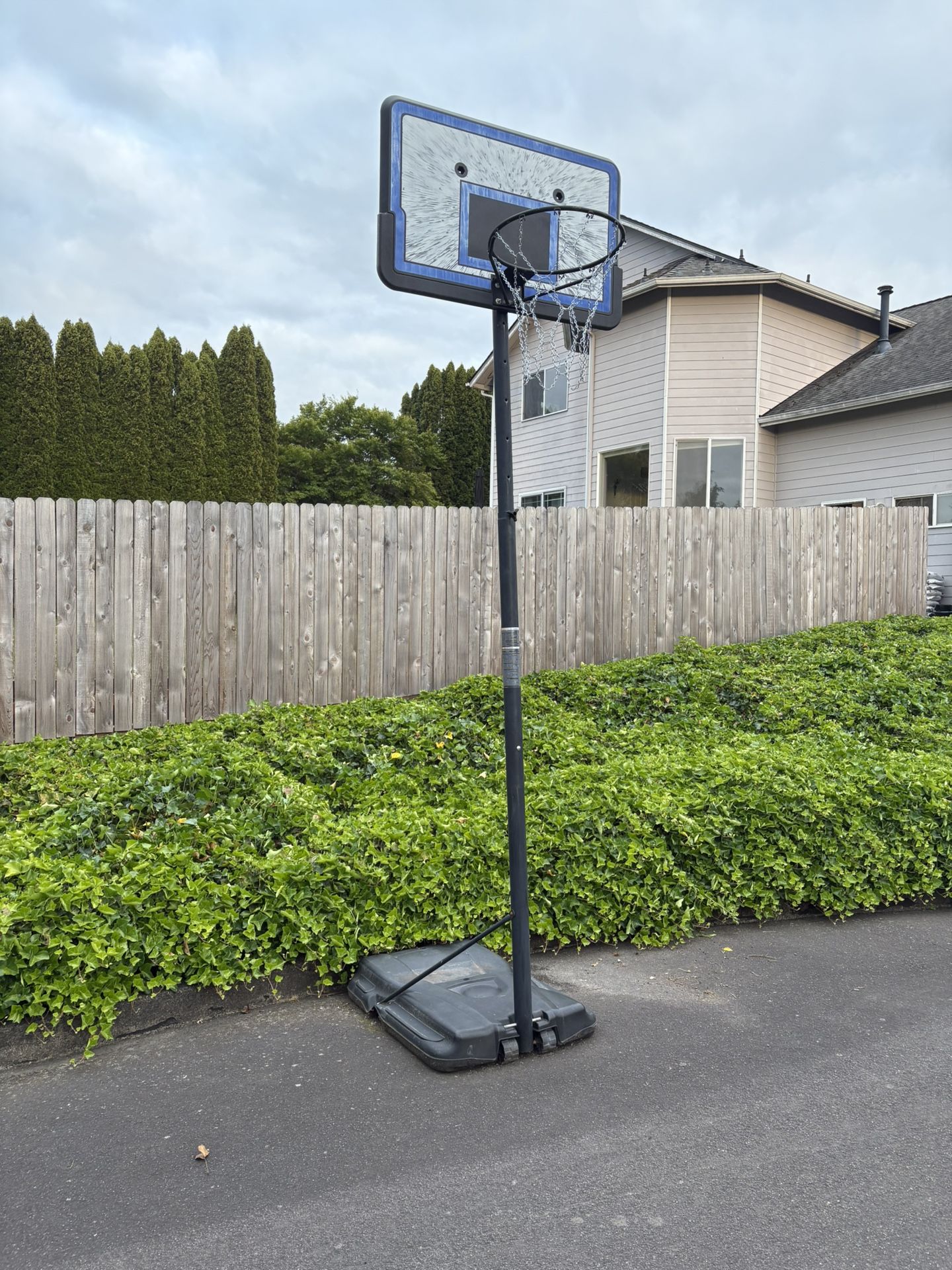 Basketball hoop