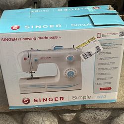 Singer Simple 2263 Used Less Than 10 Hours Near New Condition 