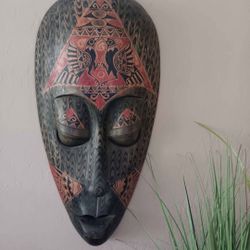$12 Indonesian Large Wooden Carved Decorative Mask Wall Hanging. 20"x 9"