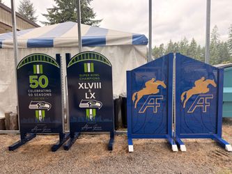 Aluminum jump sets, fillers, gates for horses