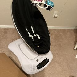 mamaroo baby swing with mobile