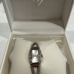💎 GUESS Women’s Crystal Silver Watch G85633L – Timeless & Stylish 💎