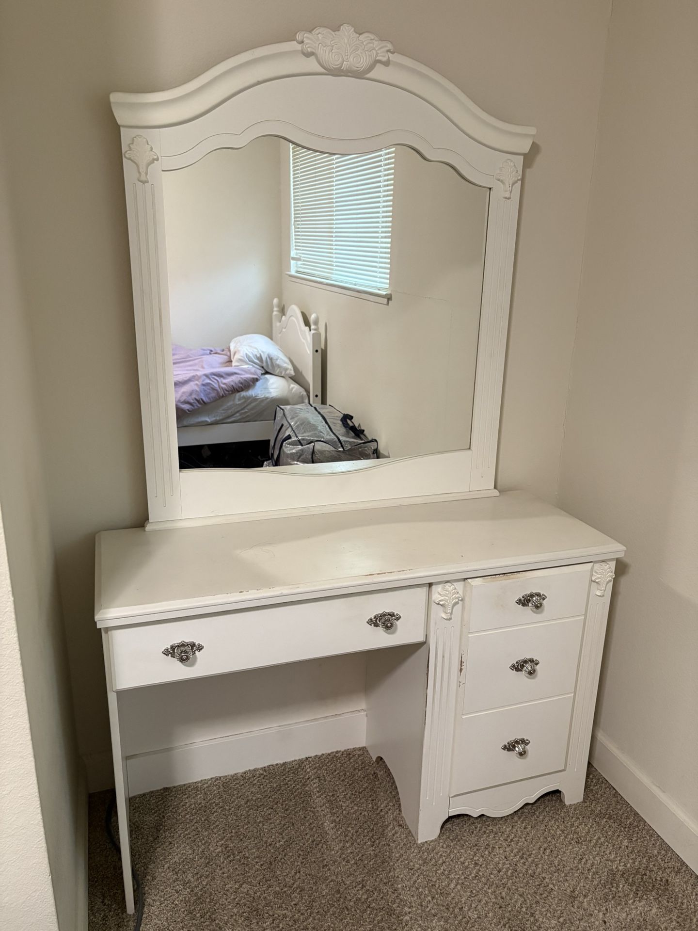 White Vanity/Desk