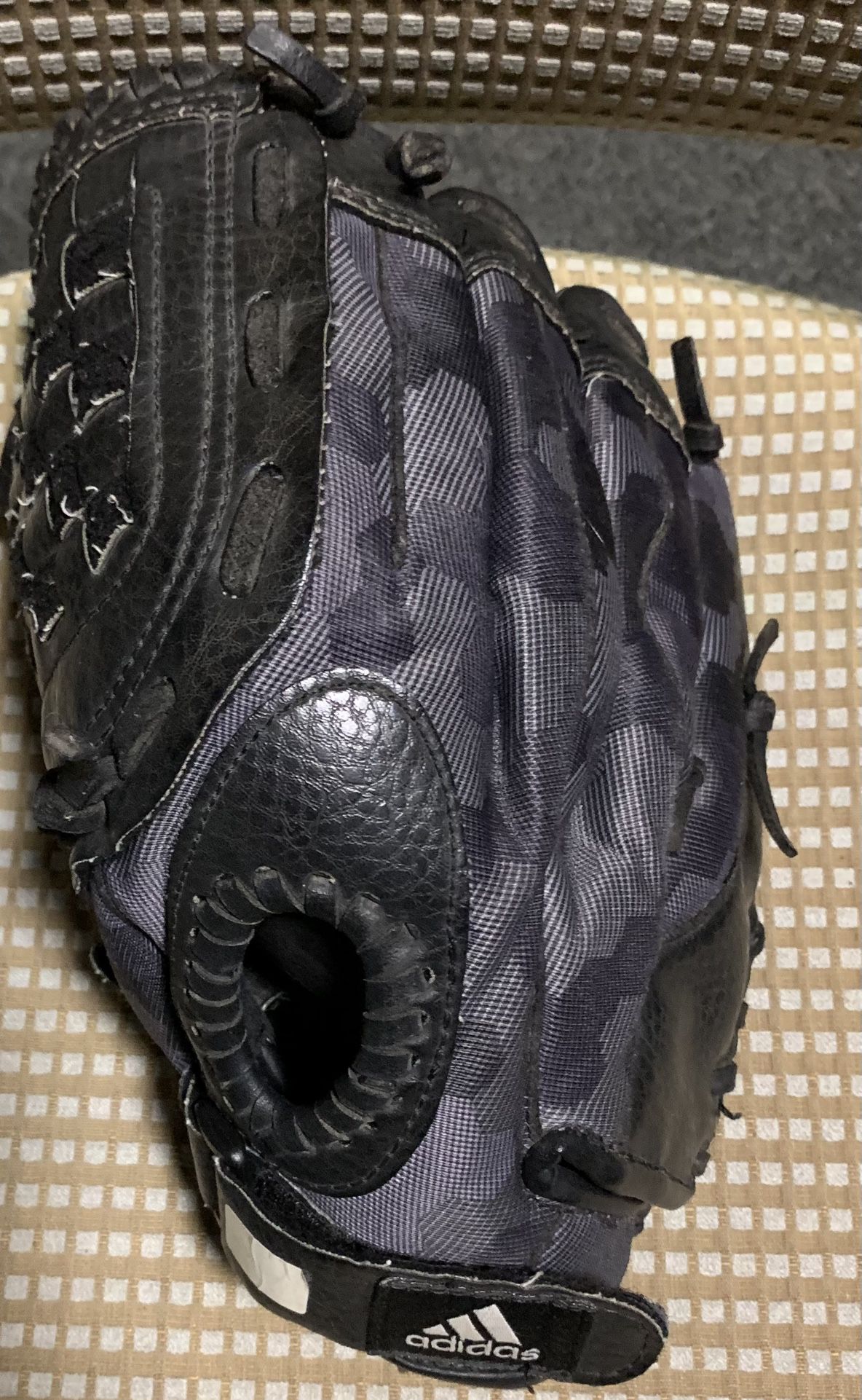 Adidas TS1100DCB left Throw 11” Inch Baseball Glove Mitt