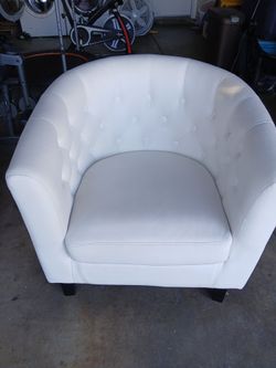White Elegant Chair