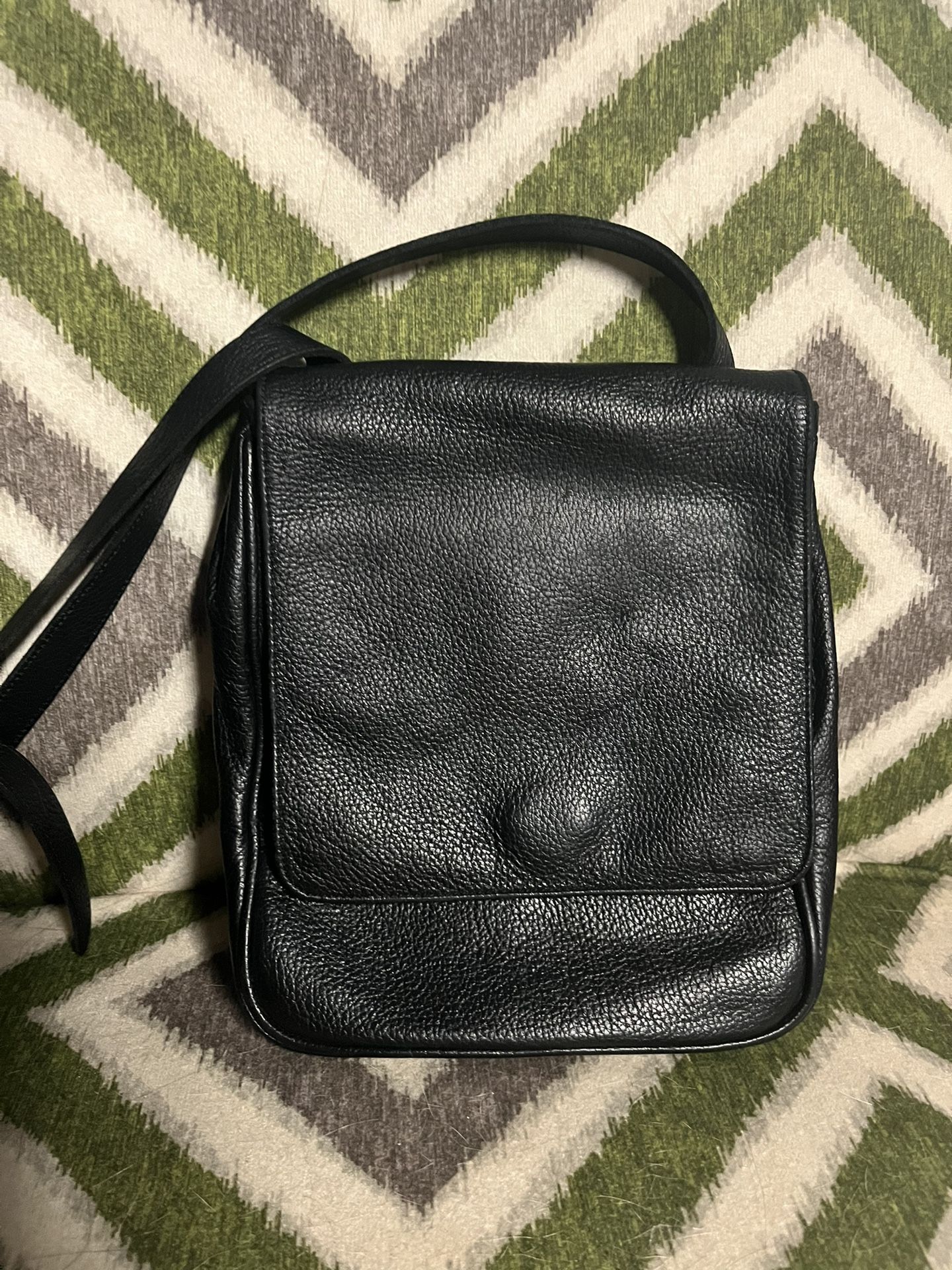 Stylish 💯% Genuine Leather Black Crossbody Messenger Bag