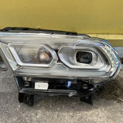 2021-2023 DODGE DURANGO LH HEADLIGHT OEM CHROME