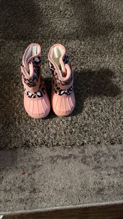 Snow boots