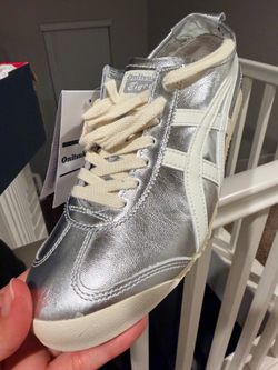 Onitsuka Tiger size 9