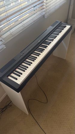 Yamaha P-125 88-Key Digital Piano + Original Stand & Pedal