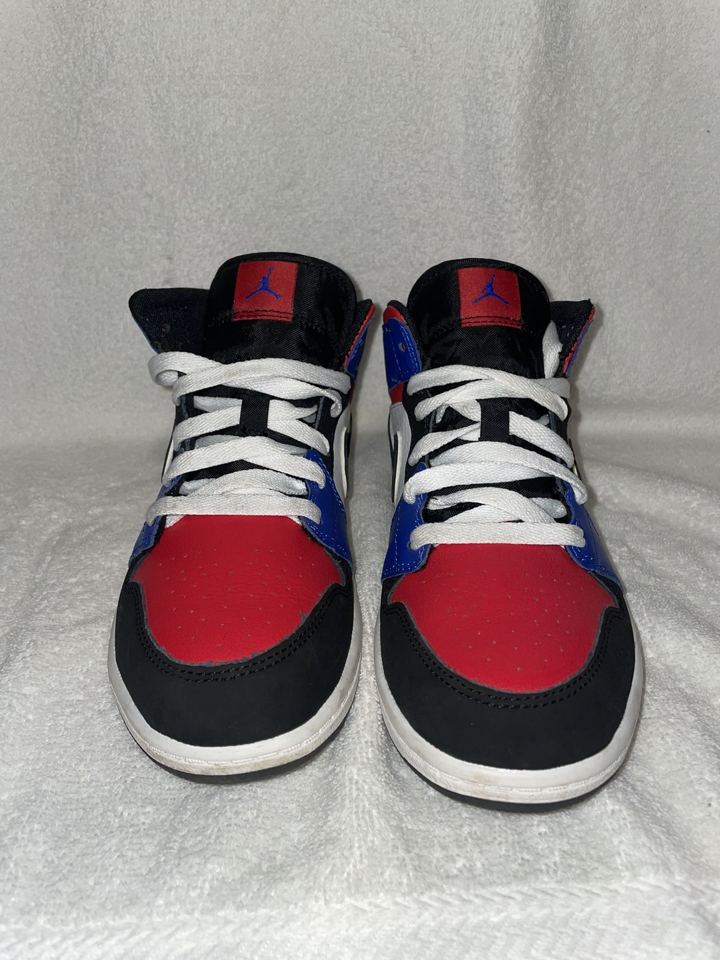 Nike Air Jordan Mid 'Top 3' Boys size 3Y