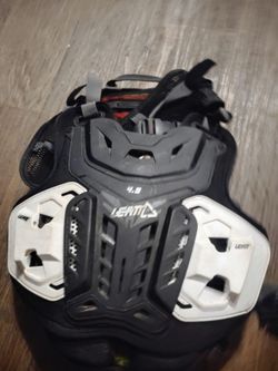 Leatt 4.5 chest protector and backpack