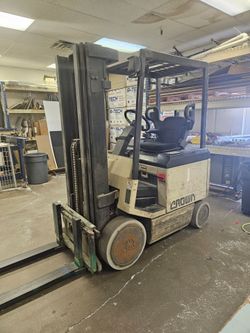 Crown elec forklift