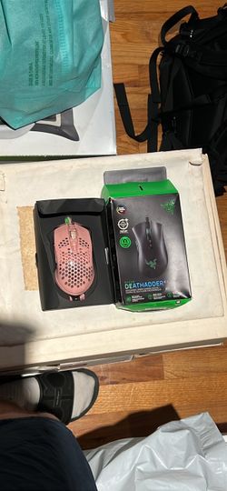 Razer DeathAdder V2 Gaming Mouse Pink Honeycomb Mouse