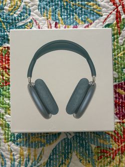 Apple Pro Maxes Headphones