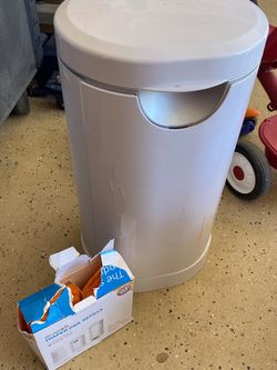 Diaper Pail - Munchin With Bags