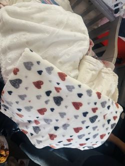 Vendo ropa de niña desde new born asta talla 3  a 2 dólares la pieza