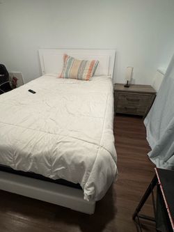 Queen size bed and mattress good condition