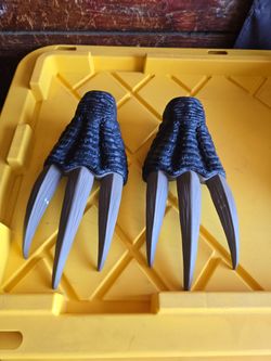 Raptor toy claws