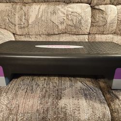 Tone Fitness Aerobic Step. Two Heights. Like New .NO HOLDS
