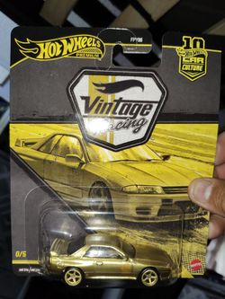Hot wheels ,/gold chase sky line