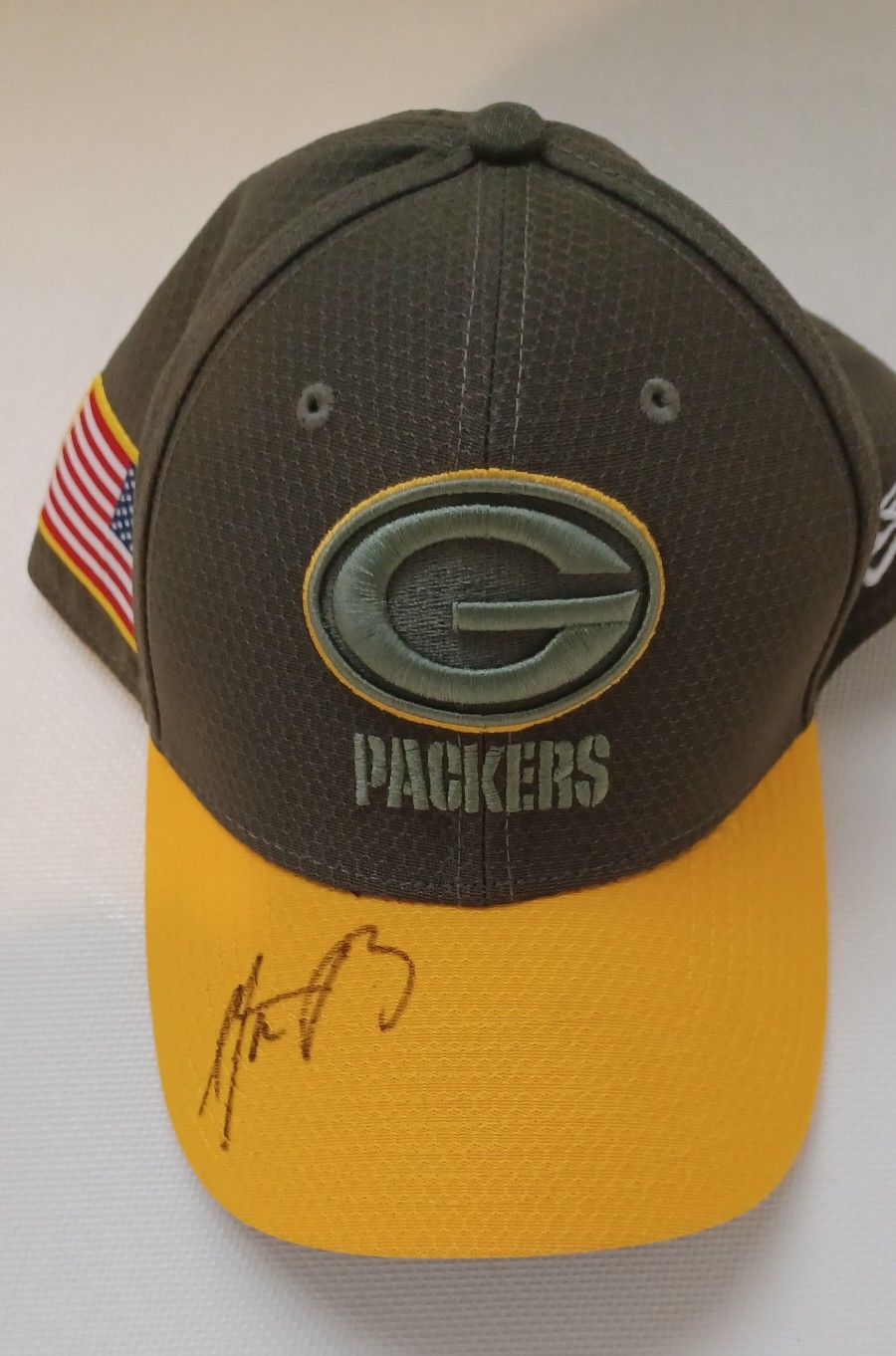 GREEN BAY PACKERS AARON RODGERS AUTOGRAPHED OFFICIAL SALUTE TO SERVICE CAP WITH BECKETT LETTER OF AUTHENTICITY