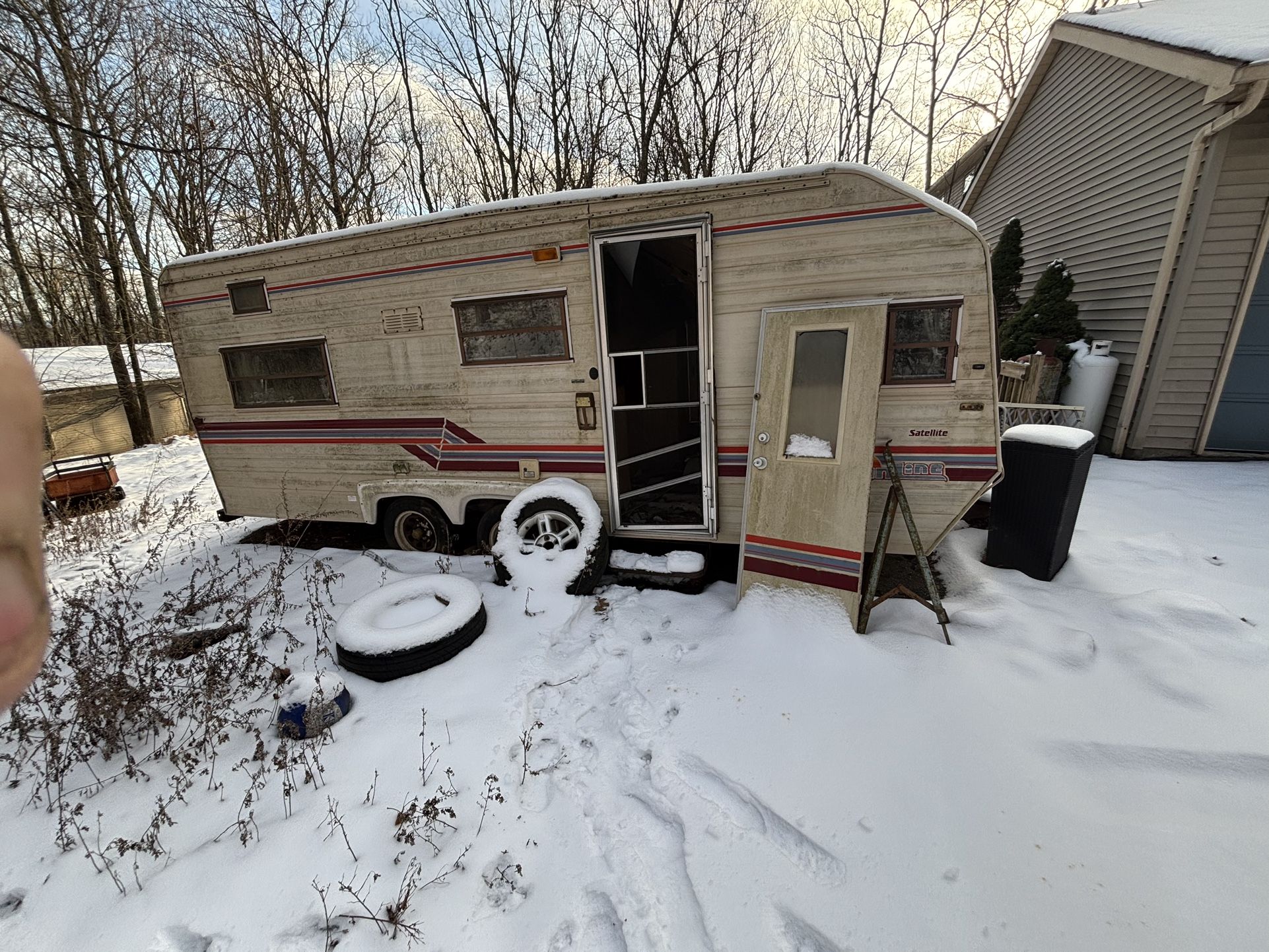 1985 Sunfire Camper For Scrap
