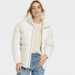 Universal Thread Cream Puffer Jacket Women’s Size M Water Resistant