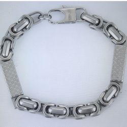 Beautiful men's bracelet in silver Stainless Steel