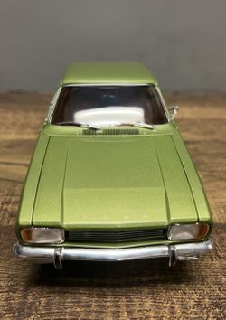 MINICHAMPS 180 08900 FORD CAPRI 1700 GT 1969 LIGHT GREEN METALLIC