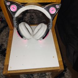Arianna Grande Signed Kitty Headphones (Bluetooth)