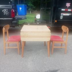 Mid Century Modern Table & Chairs